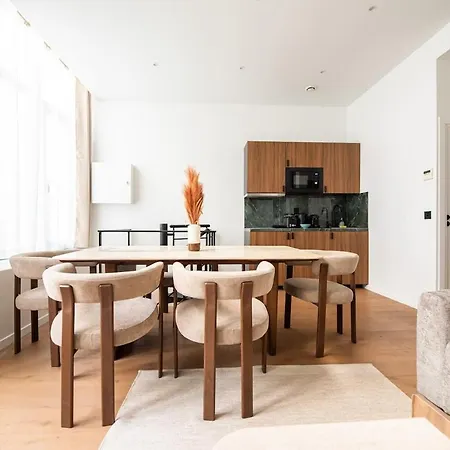 Апартаменты Spacious In With Ac Париж