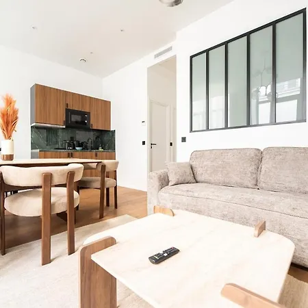 Spacious In With Ac Апартаменты Париж