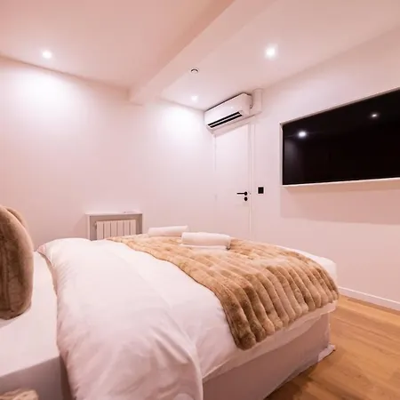 Spacious In With Ac *